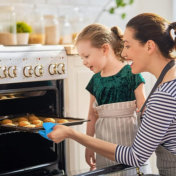 Mini Silicone Oven Mitts Heat Resistant 2PCS - Image 4