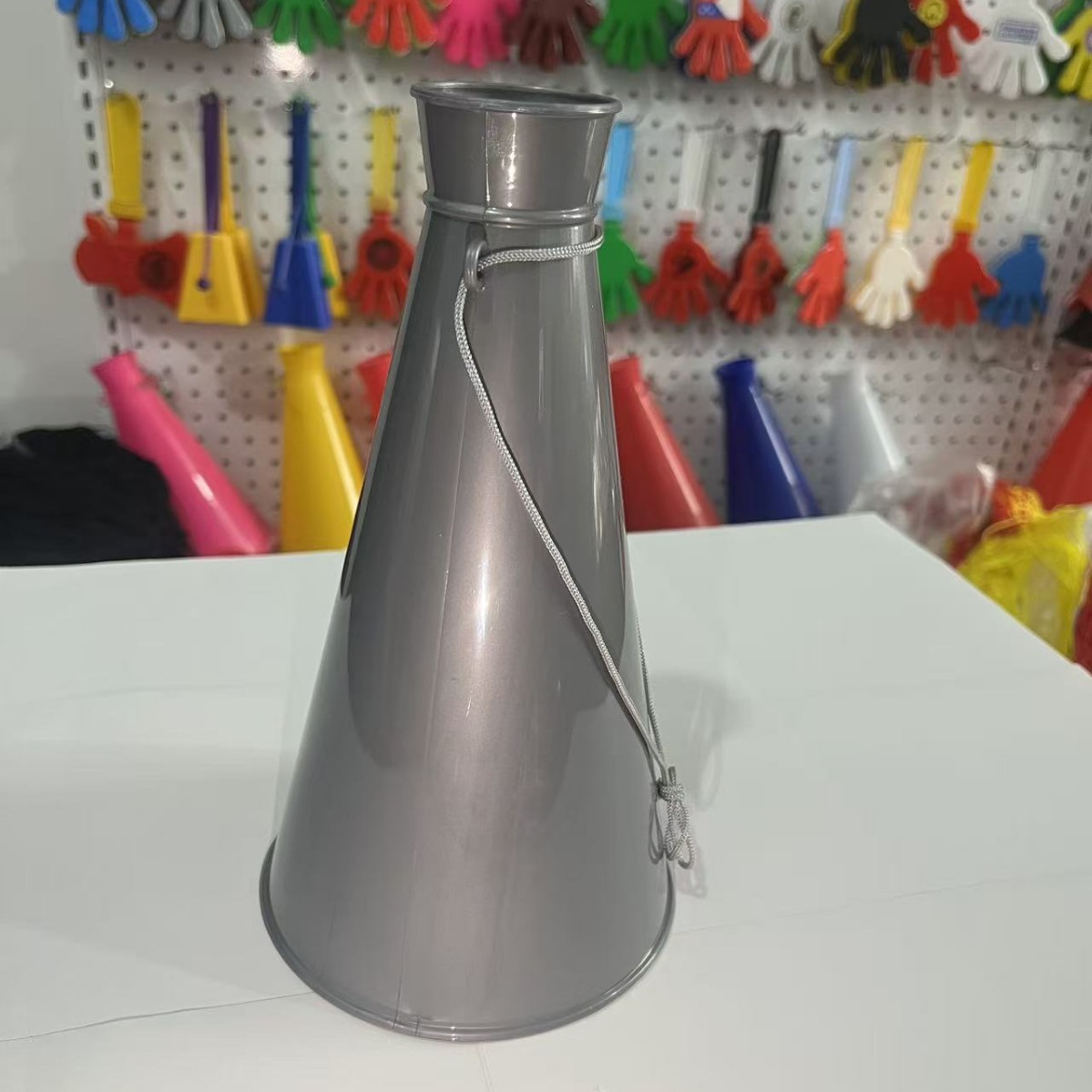 Cheering megaphone - Image 7