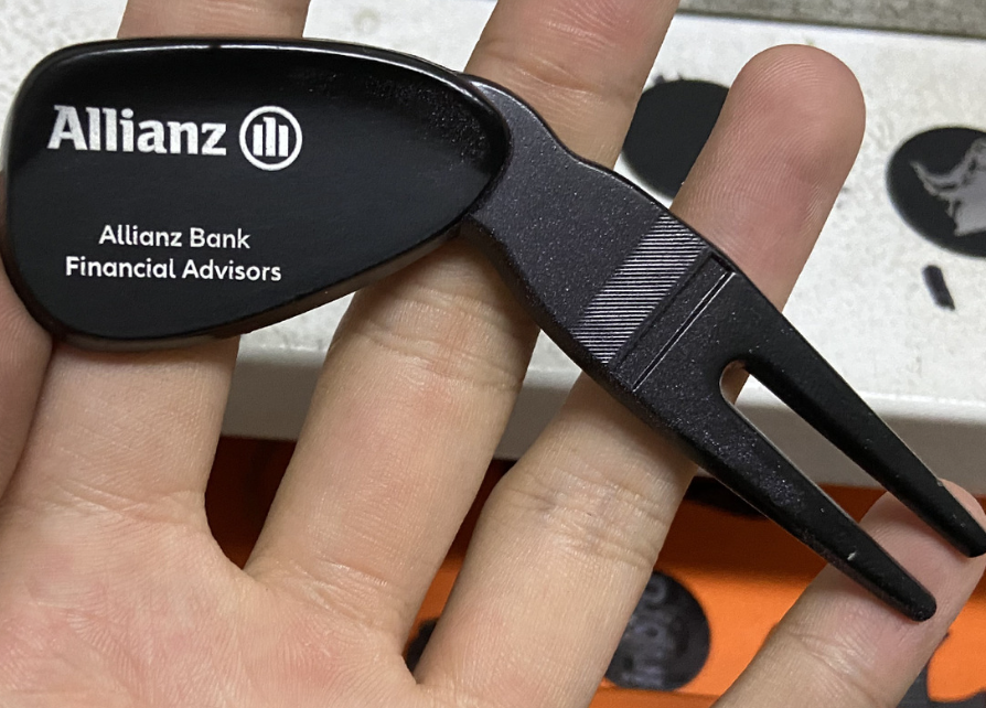Golf-shaped golf divot tool - Image 9