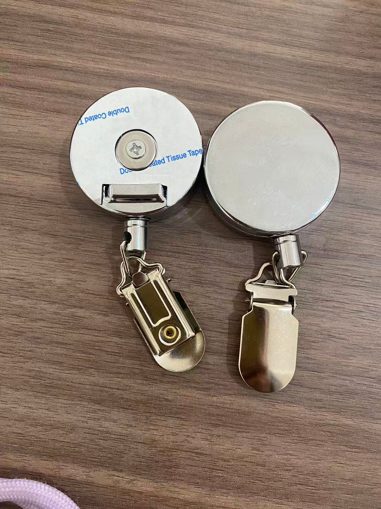 Metal Retractable Towel Clip - Image 4
